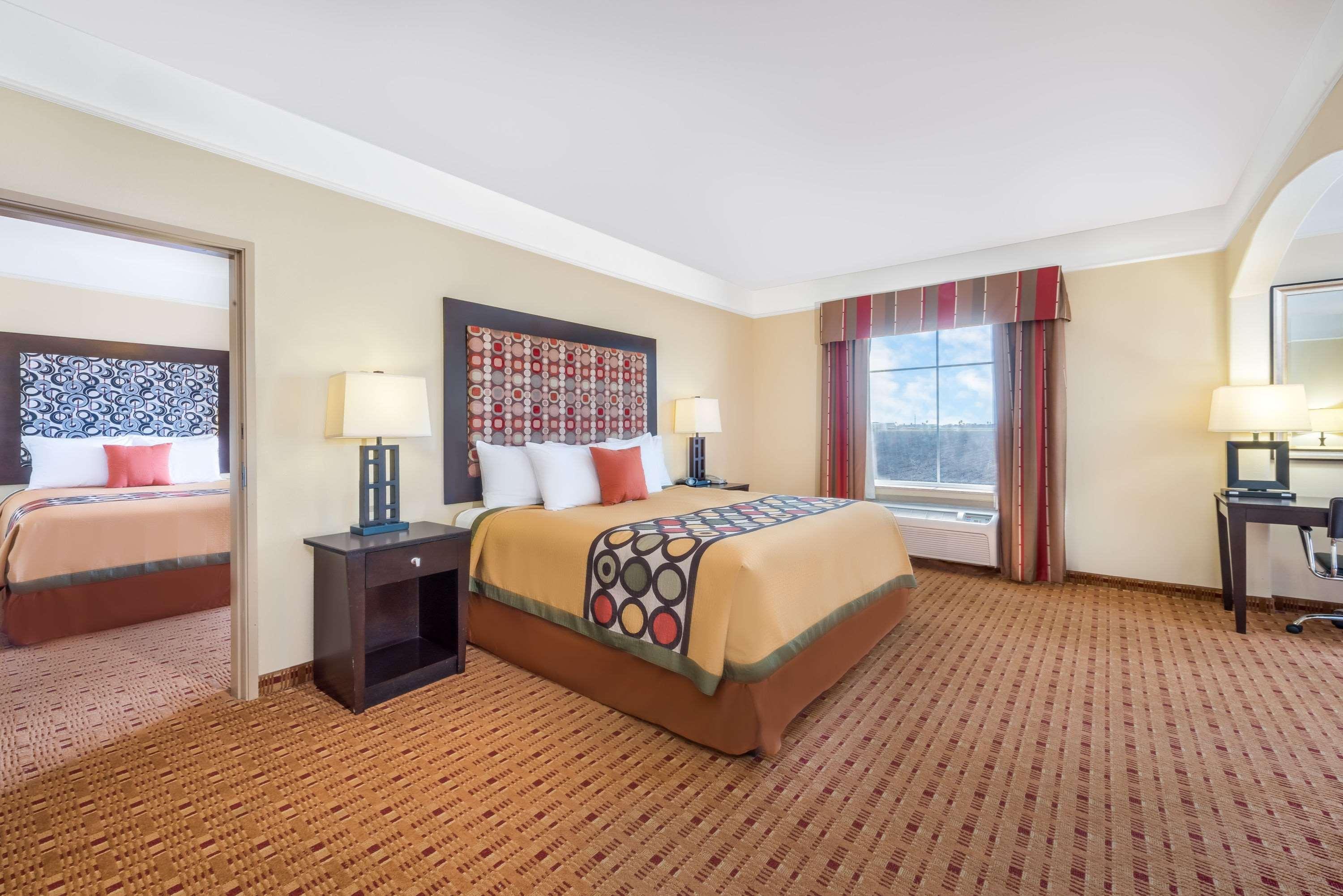 Super 8 by Wyndham Hidalgo at La Plaza Mall&Mcallen Airport Exterior foto