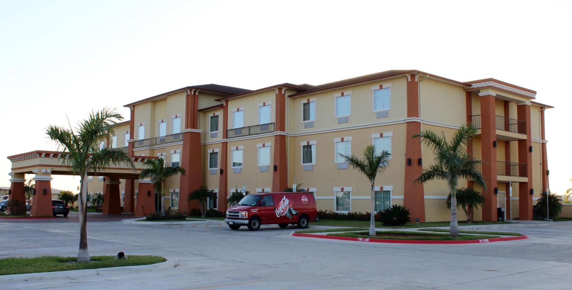 Super 8 by Wyndham Hidalgo at La Plaza Mall&Mcallen Airport Exterior foto
