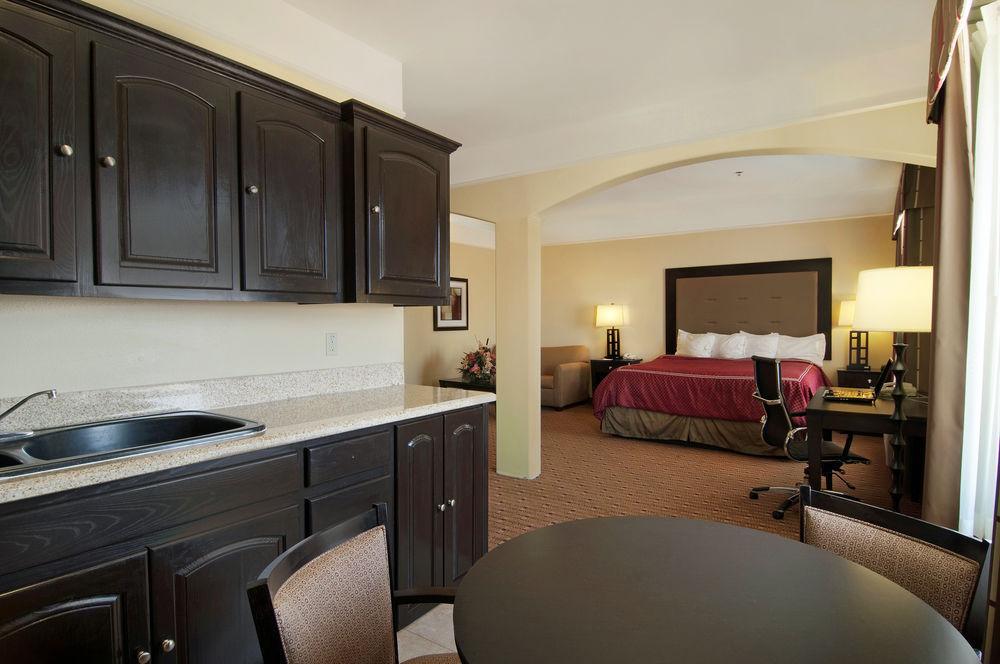Super 8 by Wyndham Hidalgo at La Plaza Mall&Mcallen Airport Habitación foto