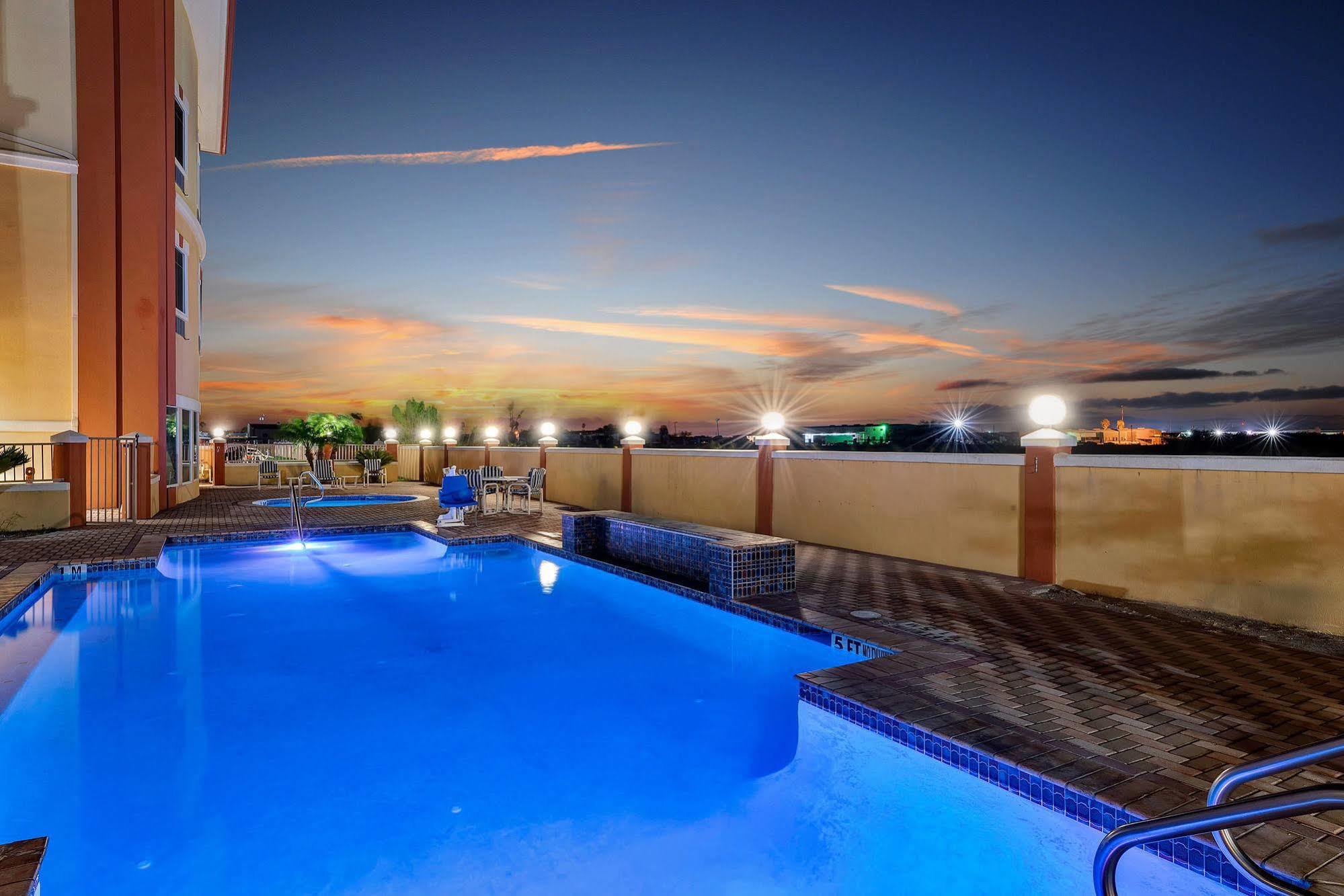 Super 8 by Wyndham Hidalgo at La Plaza Mall&Mcallen Airport Exterior foto