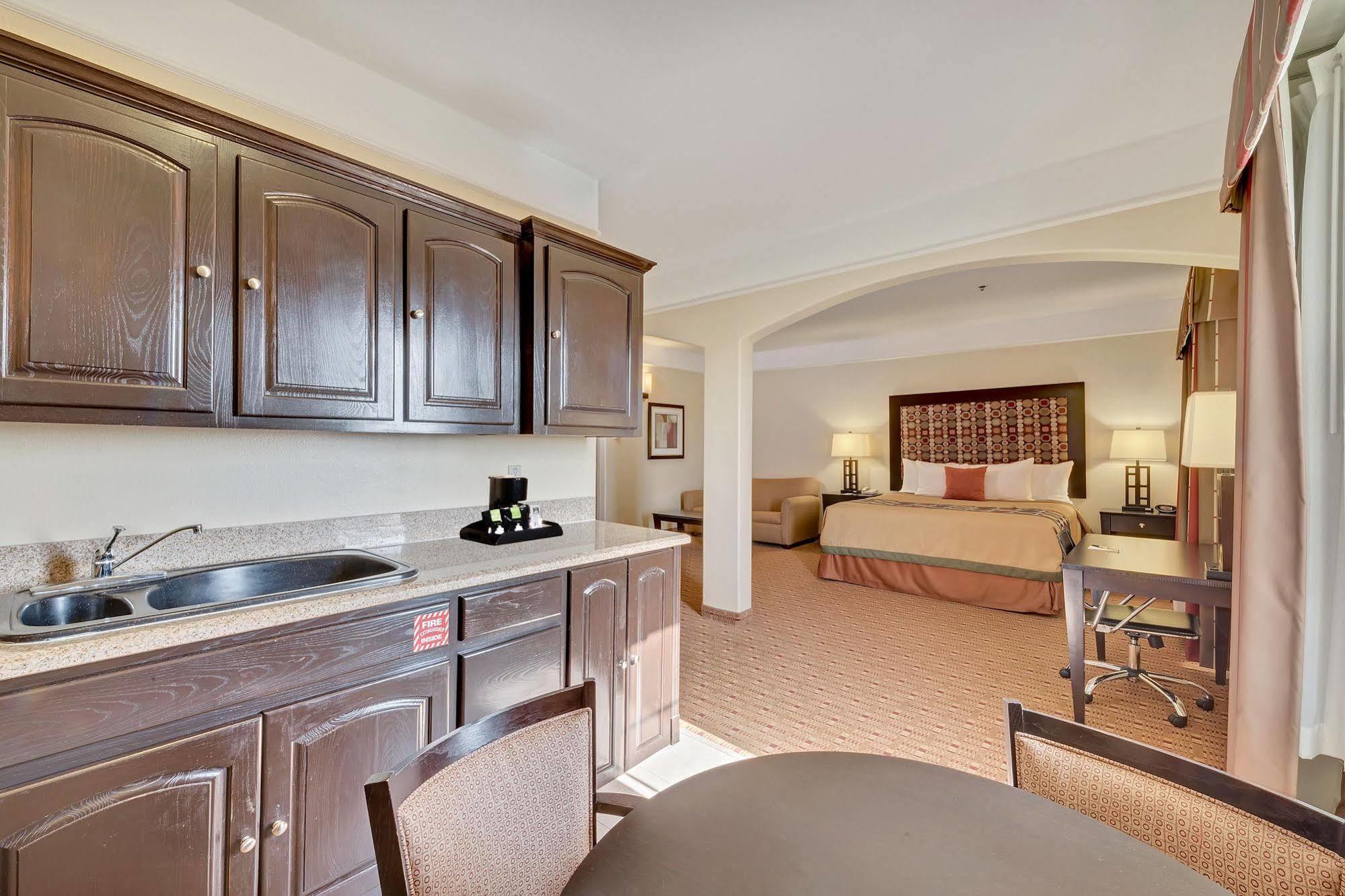 Super 8 by Wyndham Hidalgo at La Plaza Mall&Mcallen Airport Exterior foto